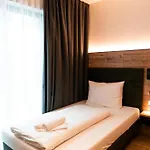מלון Sekra Stadthotel