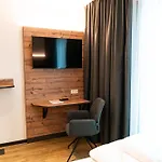 מלון Sekra Stadthotel *