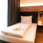 Sekra Stadthotel * היידנהיים אן דר ברנץ